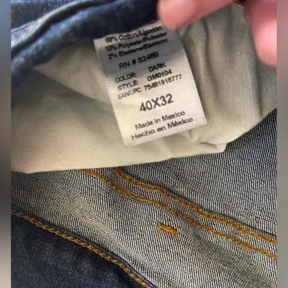 Hasn’t been used in a while . Mens blue jeans size 40x32 - Picture 2 of 2